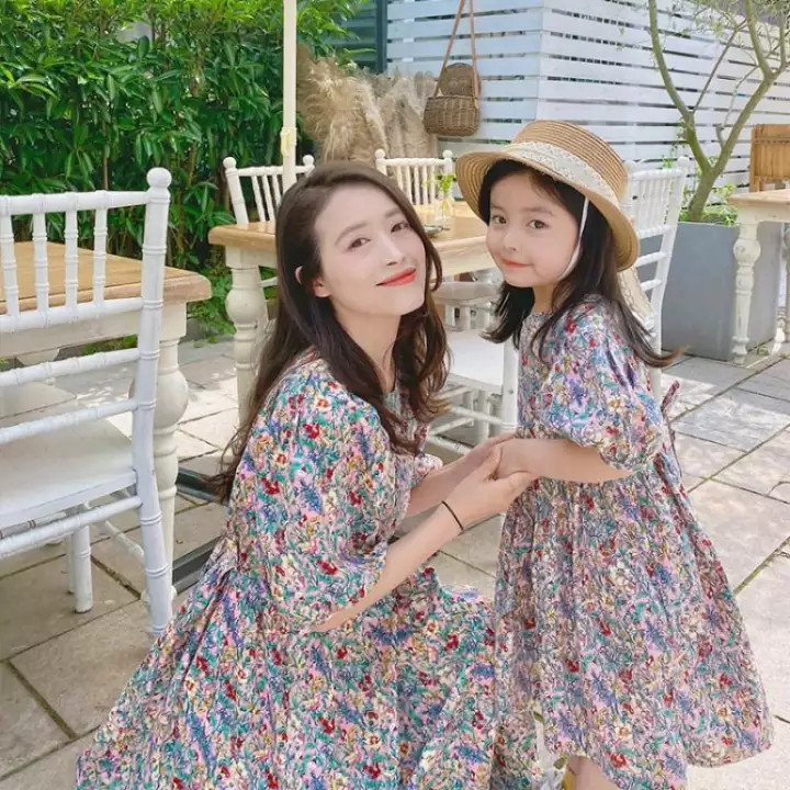 váy hoa đi biển cho mẹ và bé